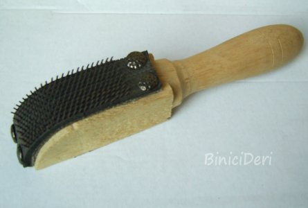 Scratcher (Currycomb) for Suede Shoe Sole